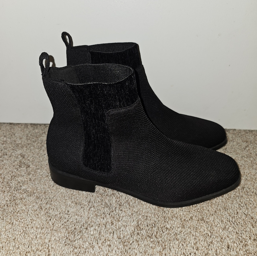 Vivaia Water-Resistant Black Knit Boots - Picture 5 of 6